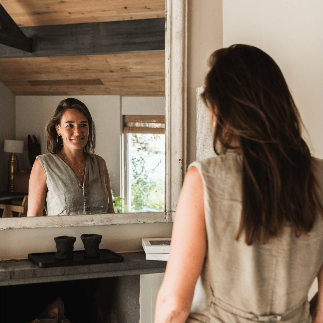 Neel van Lierop looks in the mirror